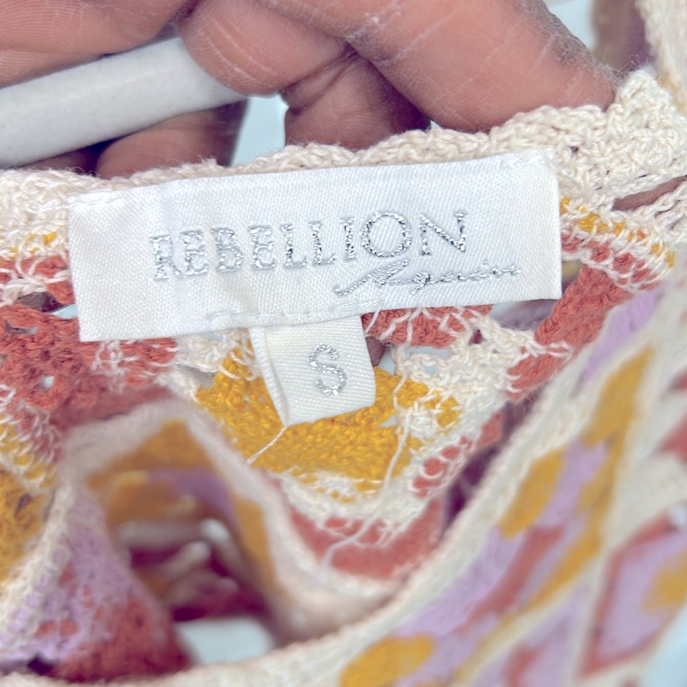 REBELLION AGAIN warmtone colored crochet top used to layer Size S Mosaic pattern - Picture 3 of 5